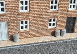 Gaugemaster Kestrel GMKD84 Traditional Dustbins 10pcs (Pre-Built)