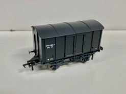 Rapido Trains 908015 GWR Dia. V6 'Iron Mink' van W292 in BR black 'Sand Van' (OO Gauge)