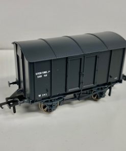 Rapido Trains 908015 GWR Dia. V6 'Iron Mink' van W292 in BR black 'Sand Van' (OO Gauge)