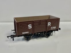 Rapido Trains 940005 8 plank open wagon diagram D1379 in SR brown (pre-1936) - 32565 (OO Gauge)