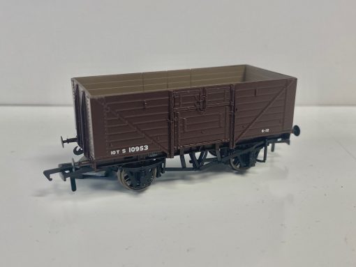 Rapido Trains 940028 8 plank open wagon diagram D1400 in SR brown with BR lettering - S10953 (OO Gauge)