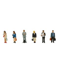 Graham Farish 379-304 Station Passengers Standing (N Gauge)