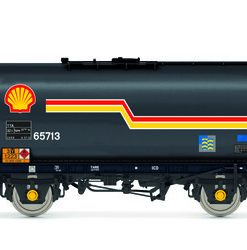 Hornby R60259 Shell, TTA Tank Wagon Triple Pack - Era 8 (OO Gauge)