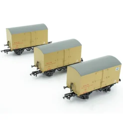 ACCURASCALE ACC2047 SR D1478 BANANA VAN - MODIFIED SR LIVERY (1936 TO MARCH 1941) - TRIPLE PACK 1 (OO Gauge)