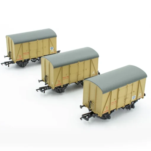 ACCURASCALE ACC2051 SR D1479 BANANA VAN - MODIFIED SR LIVERY (1936 TO MARCH 1941) - TRIPLE PACK 3 (OO Gauge)