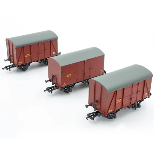 ACCURASCALE ACC2052 SR MIXED D1478/D1479 BANANA VAN - TRANSITIONAL BRITISH RAILWAYS (1948-1950) - TRIPLE PACK (OO Gauge)