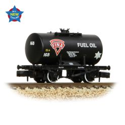 Graham Farish 378-003 14T Anchor-Mounted Tank Wagon 'Fina' Black (N Gauge)