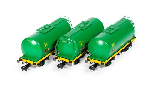 Hornby R60291 BP - TTA - 67766-7-8 - Triple Pack Tanker Wagons (ERA 8) (OO Gauge)