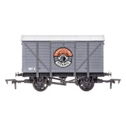 Dapol 4F-012-077 Ventilated Van Titanic Brewery Cappuccino Stout No.1 (OO Gauge)