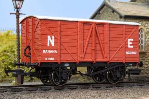 Oxford Rail OR76BAN001 GE Banana Van - LNER (pre 1937) 632882 (OO Gauge)