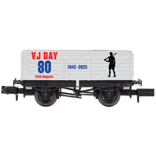 Dapol 2F-071-100 7 Plank Wagon VJ Day 80th Anniversary Army (N Gauge)