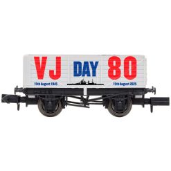 Dapol 2F-071-102 7 Plank Wagon VJ Day 80th Anniversary Navy (N Gauge)