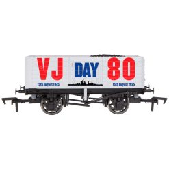 Dapol 4F-071-186 7 Plank Wagon VJ Day 80th Anniversary Navy (OO Gauge)