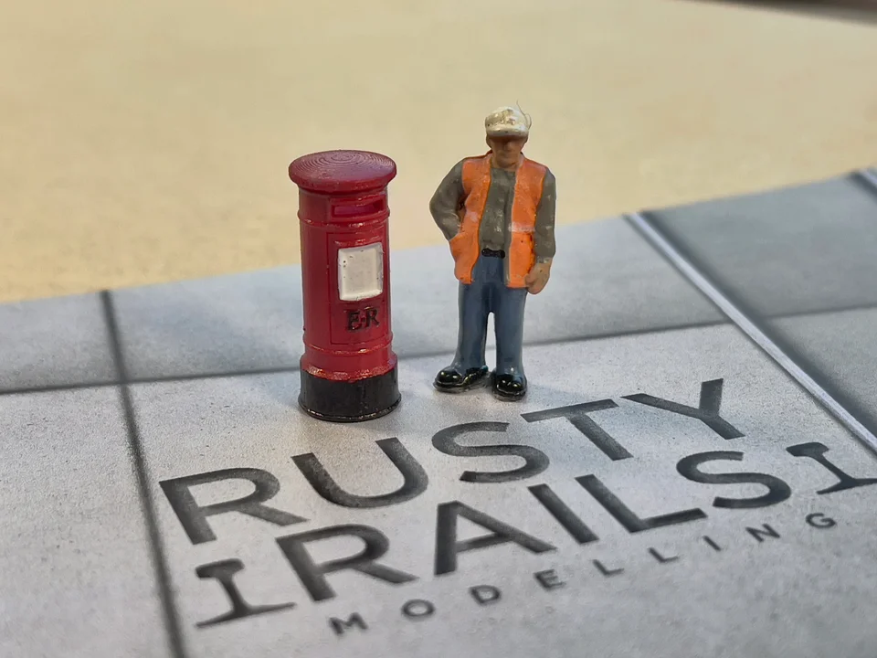 Rusty Rails Modelling RRM042 Post Boxes Pack of 5 (OO Gauge) - Image 2