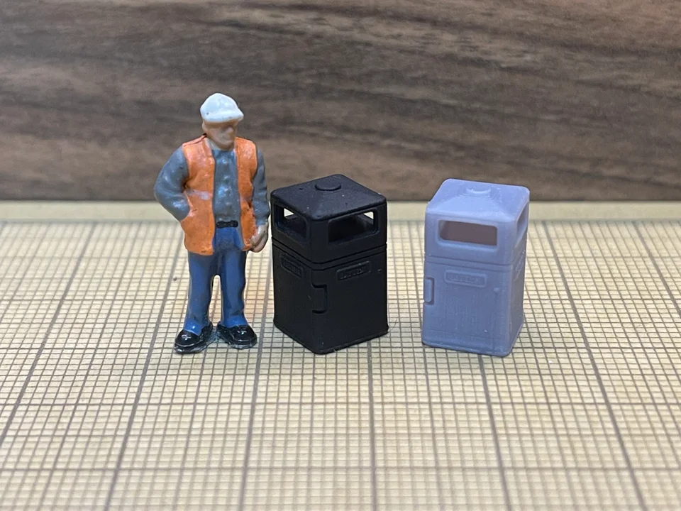 Rusty Rails Modelling RRM059 Litter Bins Pack of 6 (OO Gauge) - Image 2