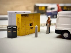 Alternative view of Rusty Rails Modelling RRM118 Amazon Locker (OO Gauge)