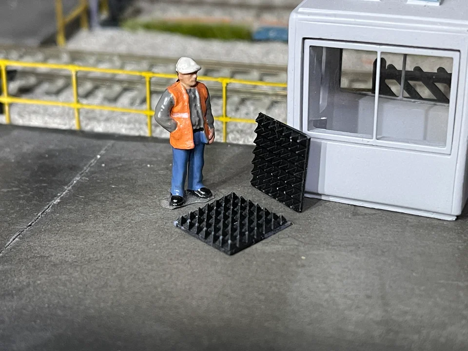 Rusty Rails Modelling RRM119 Anti Tresspass Grids Pack of 10 (OO Gauge) - Image 2