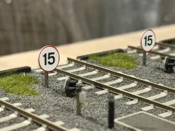 Alternative view of Rusty Rails Modelling RRM170 Speed Signs Pack of 30 (OO Gauge)
