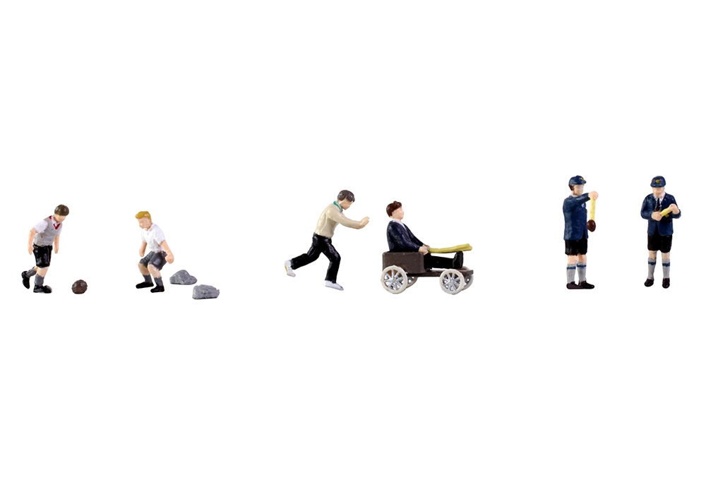 Bachmann Branchline 36-435 Post-War Era Schoolboys Playing (OO Gauge)