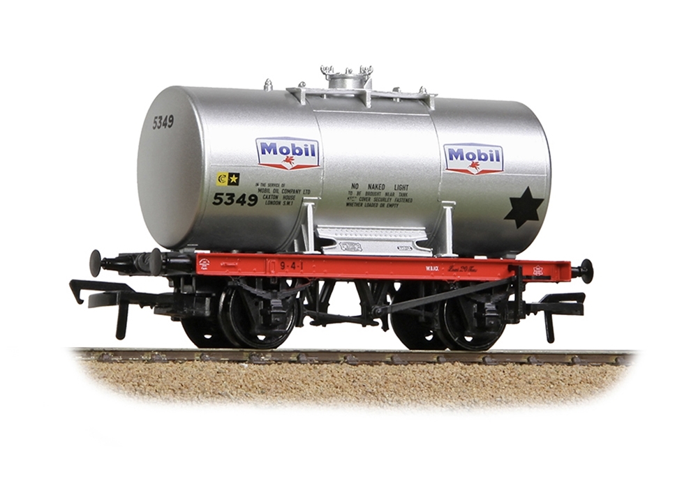 Bachmann Branchline 38-782 20T Anchor-Mounted Tank Wagon 'Mobil' Silver (OO Gauge)