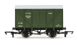 Hornby R60354 RailRoad: 'O Raeburn' - Box Van (OO Gauge)