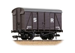 Bachmann Branchline 38-070E SR 12T Even Planked Ventilated Van SR Brown (OO Gauge)