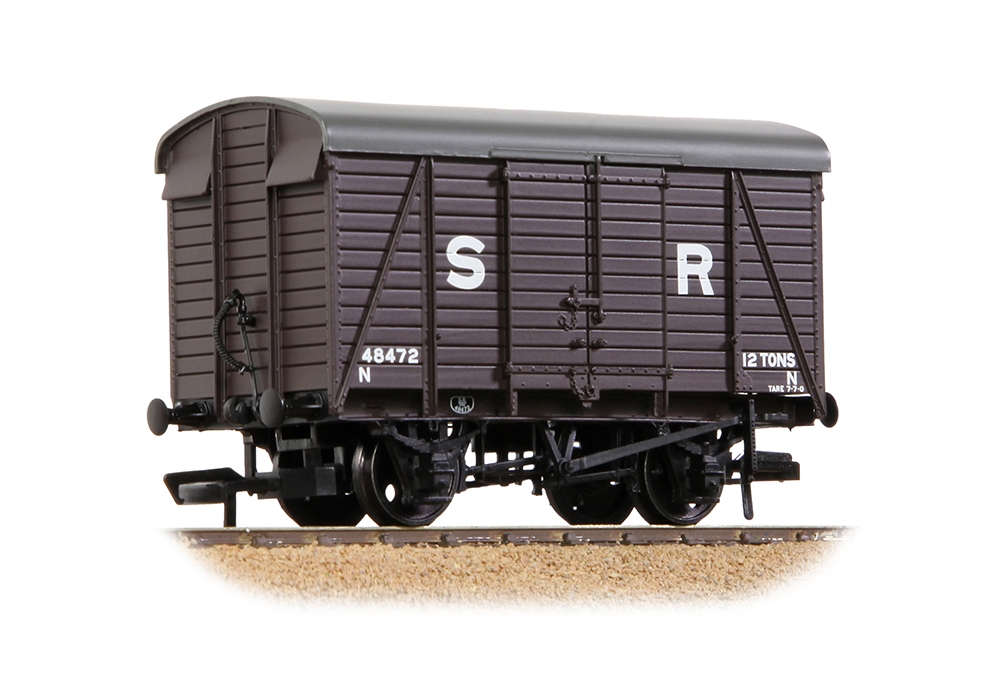 Bachmann Branchline 38-070E SR 12T Even Planked Ventilated Van SR Brown (OO Gauge)